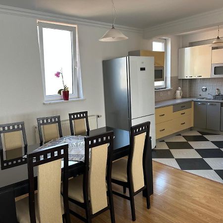 Spacious 3-Bedroom Condo Next To City Center Pristina Exterior photo
