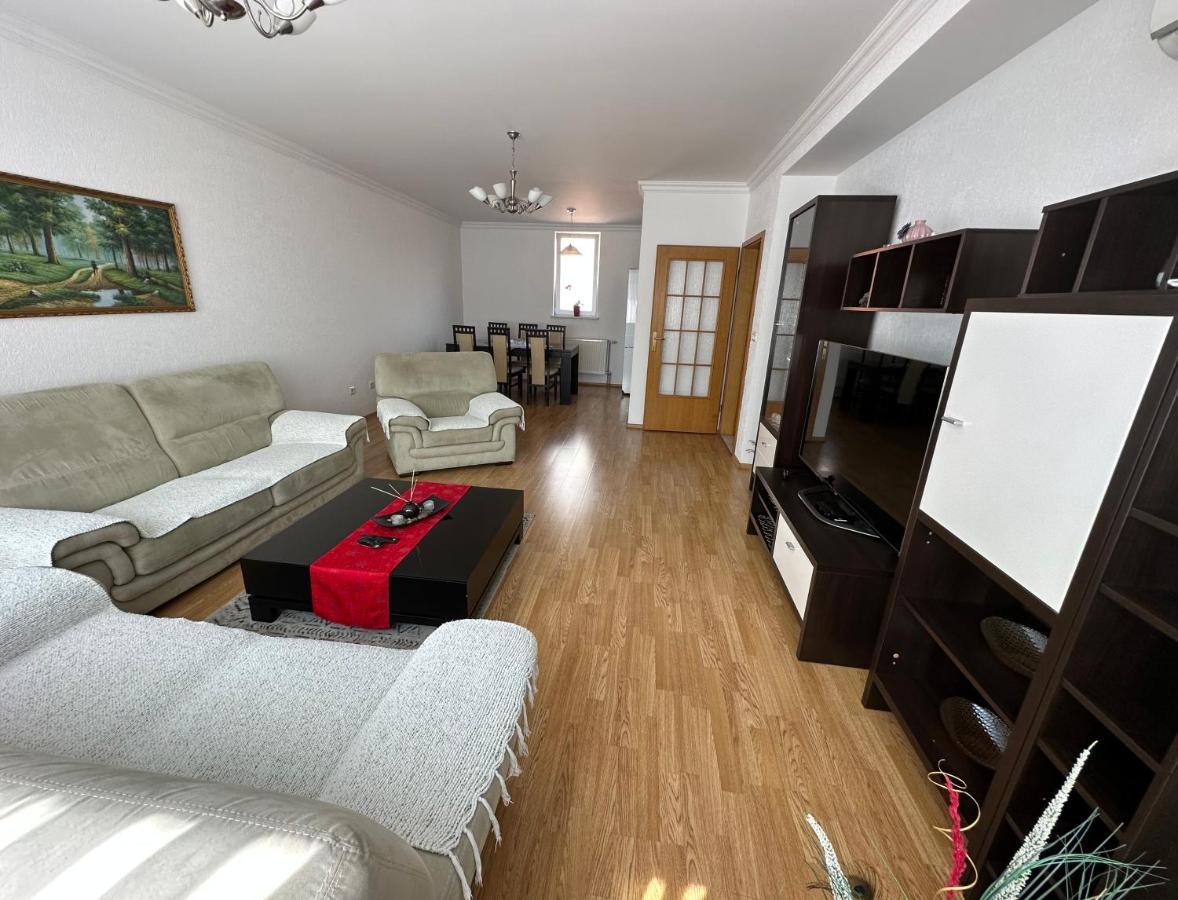 Spacious 3-Bedroom Condo Next To City Center Pristina Exterior photo