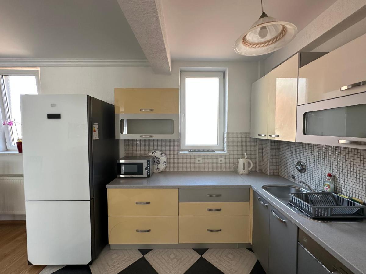 Spacious 3-Bedroom Condo Next To City Center Pristina Exterior photo