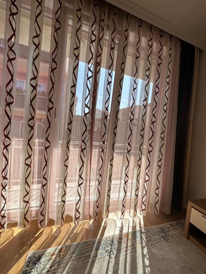 Spacious 3-Bedroom Condo Next To City Center Pristina Exterior photo