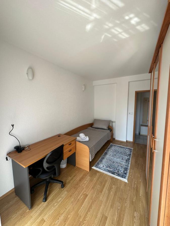 Spacious 3-Bedroom Condo Next To City Center Pristina Exterior photo