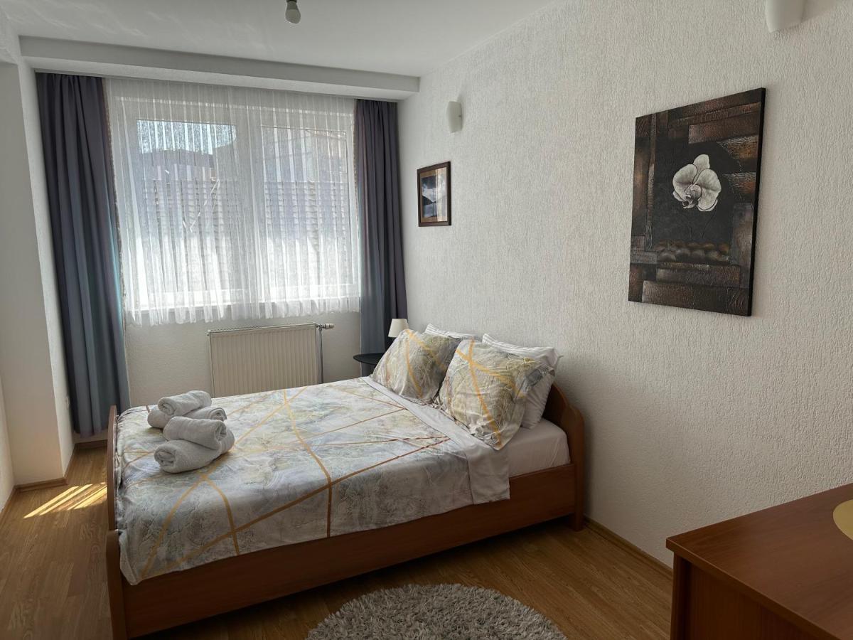 Spacious 3-Bedroom Condo Next To City Center Pristina Exterior photo
