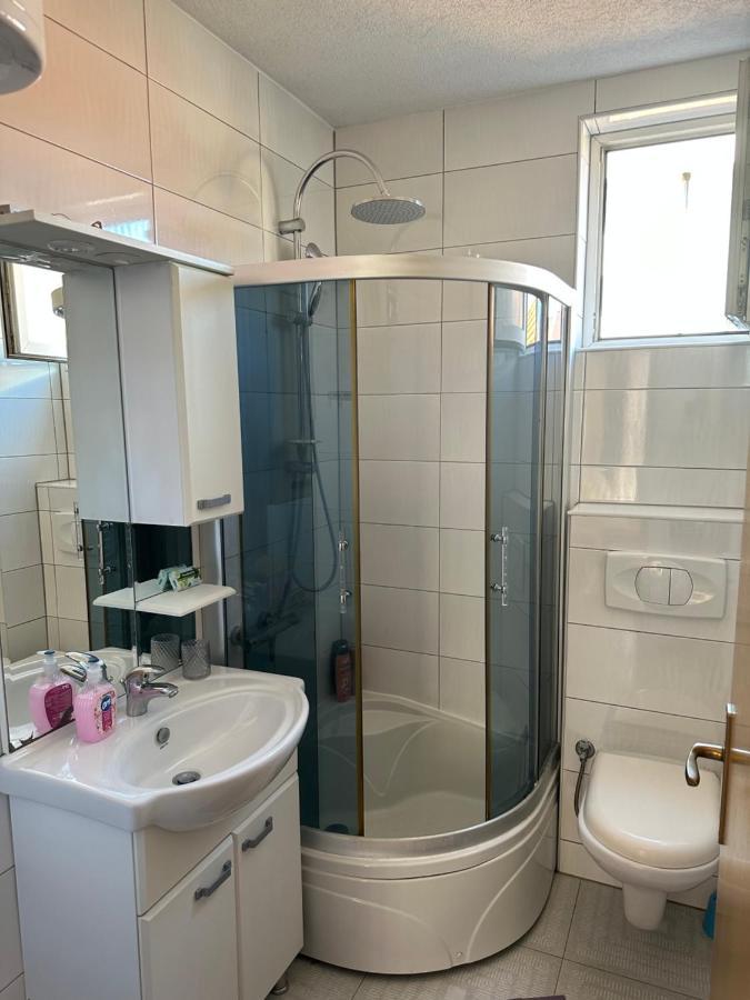 Spacious 3-Bedroom Condo Next To City Center Pristina Exterior photo
