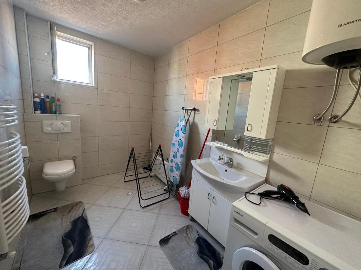 Spacious 3-Bedroom Condo Next To City Center Pristina Exterior photo
